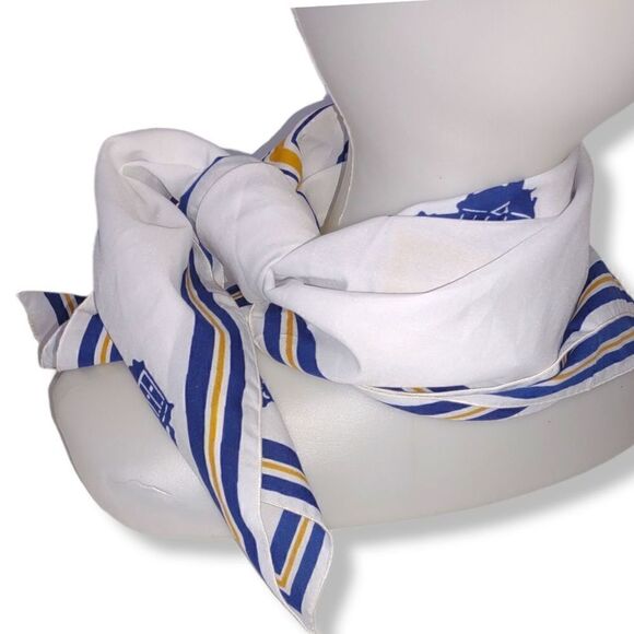 Wm. Chelsea White Scarf Wrap Square Blue Stamford - Picture 9 of 9